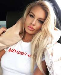 Dinamik ve Renkli Türk Escort Bayan - 68kg ve 160cm Boyundaki Sıcak Partneriniz
